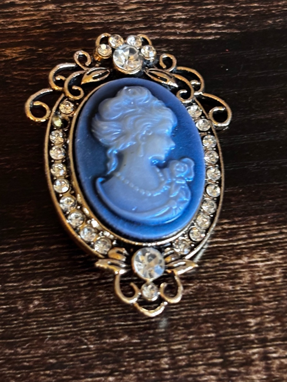 Small‎ Vintage-Style Blue Cameo Brooch with Rhinestones